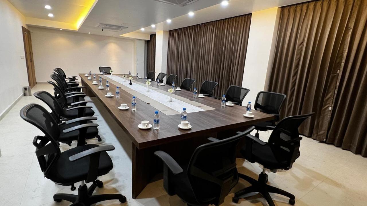Silver Stone Park Resort, Kovilpatti 외부 사진