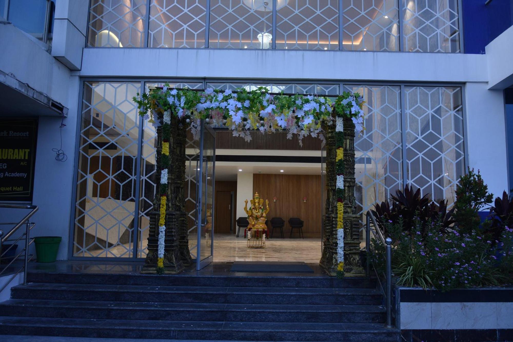 Silver Stone Park Resort, Kovilpatti 외부 사진